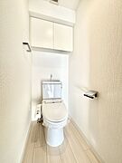 明るく清潔感のあるトイレです。  