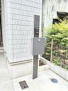 シンプルデザインのポスト。