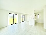 家族の笑顔が自然と生まれてくる、そんな雰囲気のダイニングに仕上がっています。