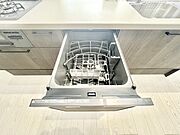 面倒なお片づけは食洗機にお任せ！家事の負担が減って、時間にも気持ちにもゆとりができます。