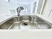 いつでも清潔なおいしいお水を。一つの水栓で水道水と浄水を使い分け。