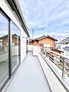 ゆったりバルコニーだから沢山お洗濯ものを干せます。