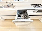 面倒なお片づけは食洗機にお任せ！家事の負担が減って、時間にも気持ちにもゆとりができます。