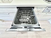 面倒なお片づけは食洗機にお任せ！家事の負担が減って、時間にも気持ちにもゆとりができます。