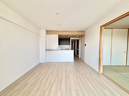 落ち着いた雰囲気のLDKは家族みんなの快適空間