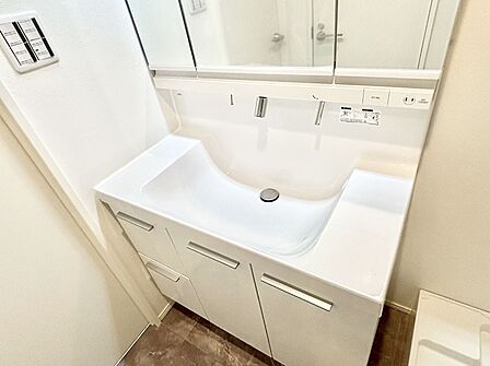 ハンドシャワー付き!使いやすい洗面台。