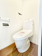 明るく清潔感のあるトイレです。 