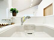 いつでも清潔なおいしいお水を。一つの水栓で水道水と浄水を使い分け。