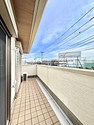 ゆったりバルコニーだから沢山お洗濯ものを干せます。