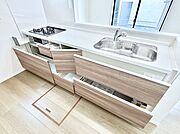 使いやすさを優先したスライド式収納タイプ！