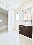 清潔感のある快適空間です。毎日の身支度も気持ち良くお使い頂けます。 