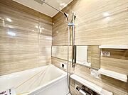 落ち着いた雰囲気でゆっくりお寛ぎいただけるバスルーム