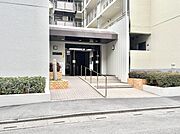 落ち着いた雰囲気のエントランス