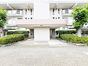 落ち着いた雰囲気のエントランス