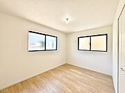 2面採光で気持ちよく自然光が取り入れられるのでお子様のお部屋にもピッタリ