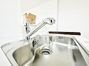 いつでも清潔なおいしいお水を。一つの水栓で水道水と浄水を使い分け。