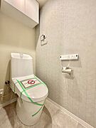 明るく清潔感のあるトイレです。  