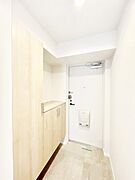 ご家族やお客様を気持ちよくお出迎え！ご家族の靴もスッキリ収納できる玄関収納付き。