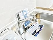 いつでも清潔なおいしいお水を。一つの水栓で水道水と浄水を使い分け。