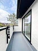 暖かな陽光が降り注ぐバルコニーはお洗濯におすすめ。爽やかな風も心地よいです。 