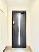 明るい玄関はお客様をお出迎えするのにぴったりです！ 