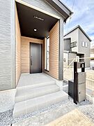 大切な家族、来客を出迎える玄関。