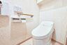 トイレ：明るく清潔感のあるトイレです。  