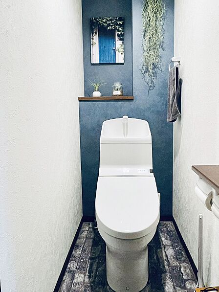 明るく清潔感のあるトイレです。  
