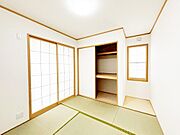 リビング隣接の和室は毎日の暮らしに癒しと安らぎをもたらしてくれます