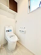 明るく清潔感のあるトイレです。 