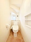 明るく清潔感のあるトイレです。 
