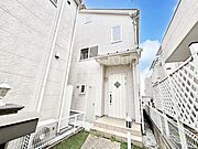 奥まった敷地にあるプライベートを保てる住まい