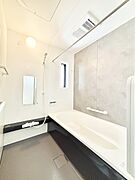 落ち着いた雰囲気でゆっくりお寛ぎいただけるバスルーム