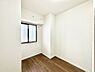 子供部屋：窓からのやさしい光が心地よいプライベートルーム