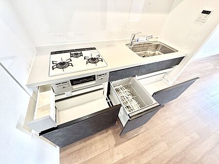 使いやすさを優先したスライド式収納タイプ!