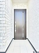 大切な家族、来客を出迎える玄関。