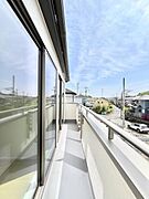 ゆったりバルコニーだから沢山お洗濯ものを干せます。