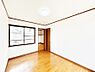 子供部屋：窓からのやさしい光が心地よいプライベートルーム