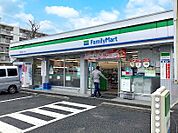 コンビニ 700m ファミリーマート三郷早稲田七丁目店