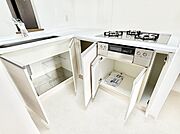 調理器具などもしっかり収納できます