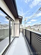 南向きのバルコニー！ご家族の洗濯物はもちろん、お布団もたっぷり干せます！
