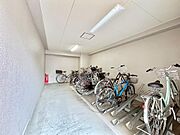 駐輪場は屋根付き