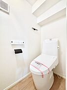 ウォシュレットトイレは安心の2箇所！朝のバタバタも一安心です。 