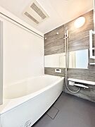 落ち着いた雰囲気でゆっくりお寛ぎいただけるバスルーム