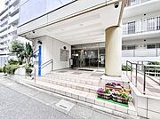 落ち着いた雰囲気のエントランス