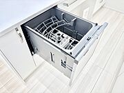 面倒なお片づけは食洗機にお任せ！家事の負担が減って、時間にも気持ちにもゆとりができます。