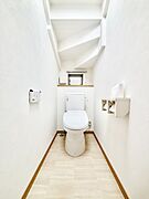 明るく清潔感のあるトイレです。 