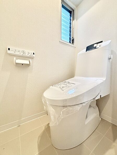 トイレは清潔感のある白を基調とした落ち着ける空間に!
