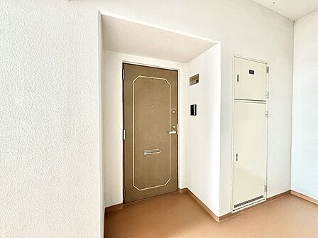 シンプルで落ち着いた雰囲気の玄関周り