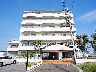 外観：生活に便利な地に伸びやかな家族の生活風景を描く住まい